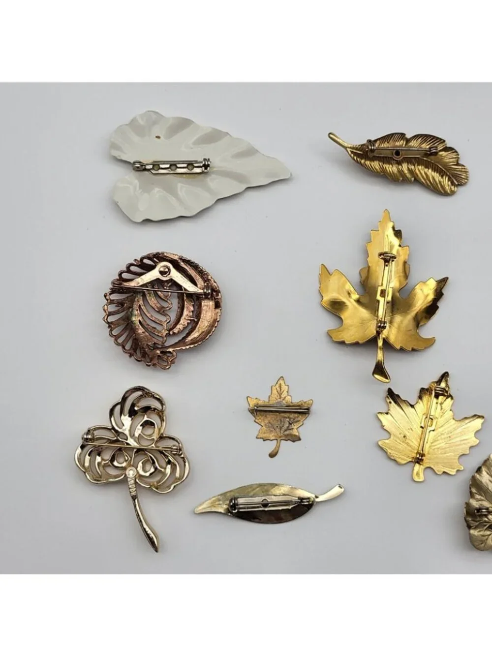 Fab Vintage Brooch pin lot leaf feather leaves some signed 22 piece Boho
